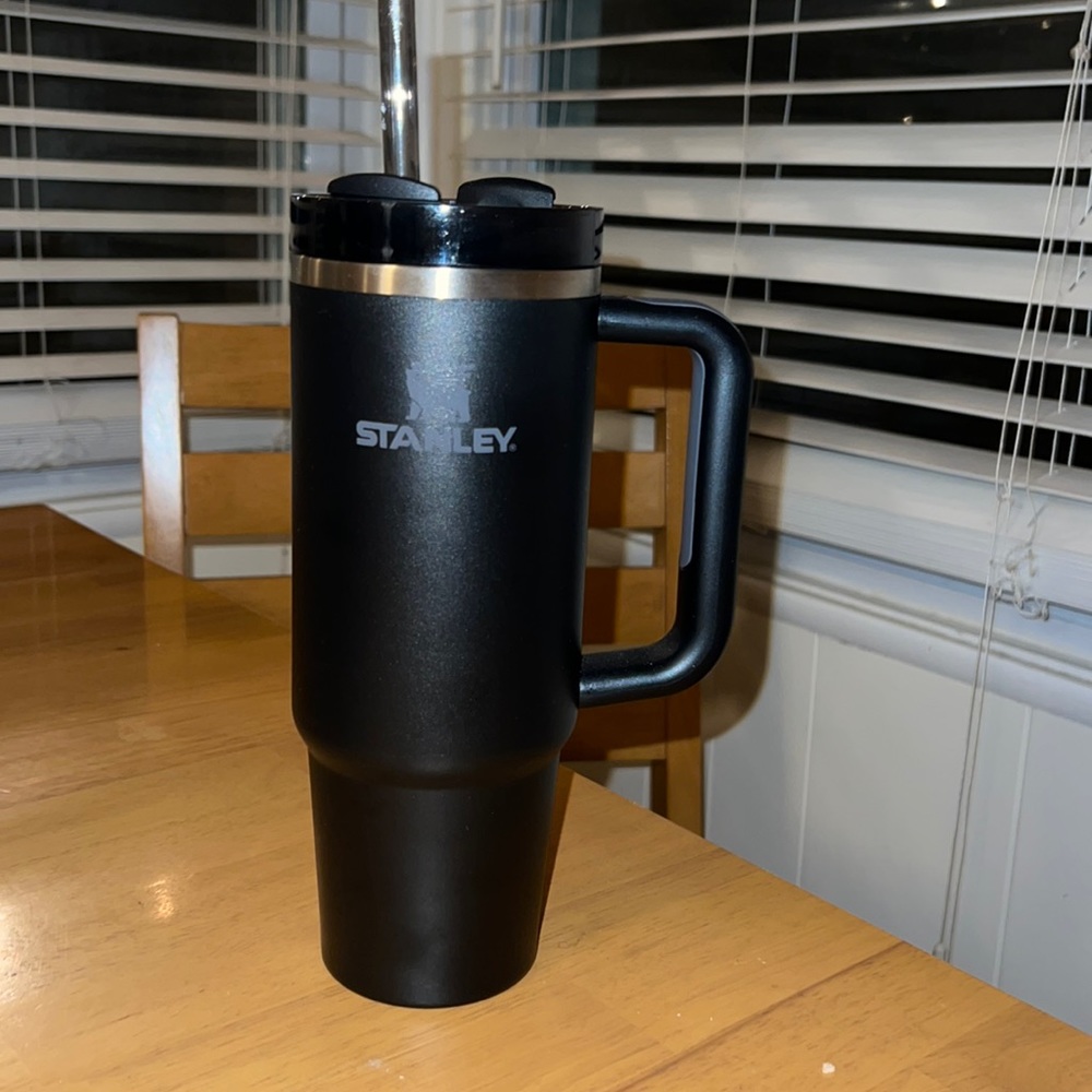 Black Stanley Thirst Quencher 30 oz